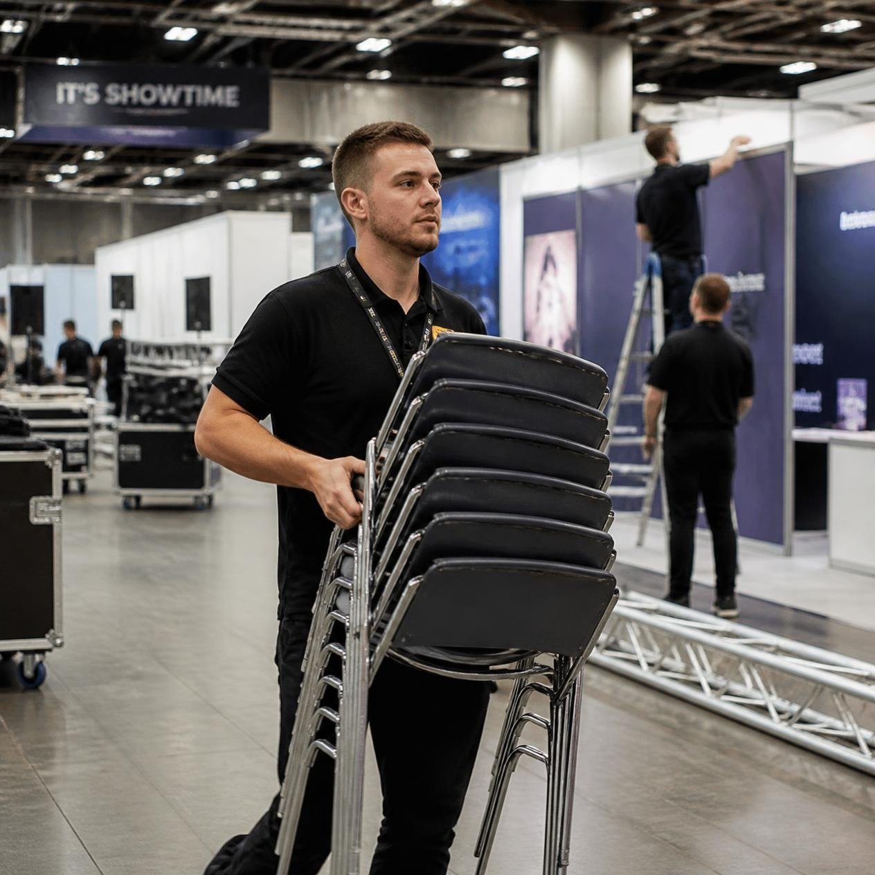 Event helper assisting at a venue